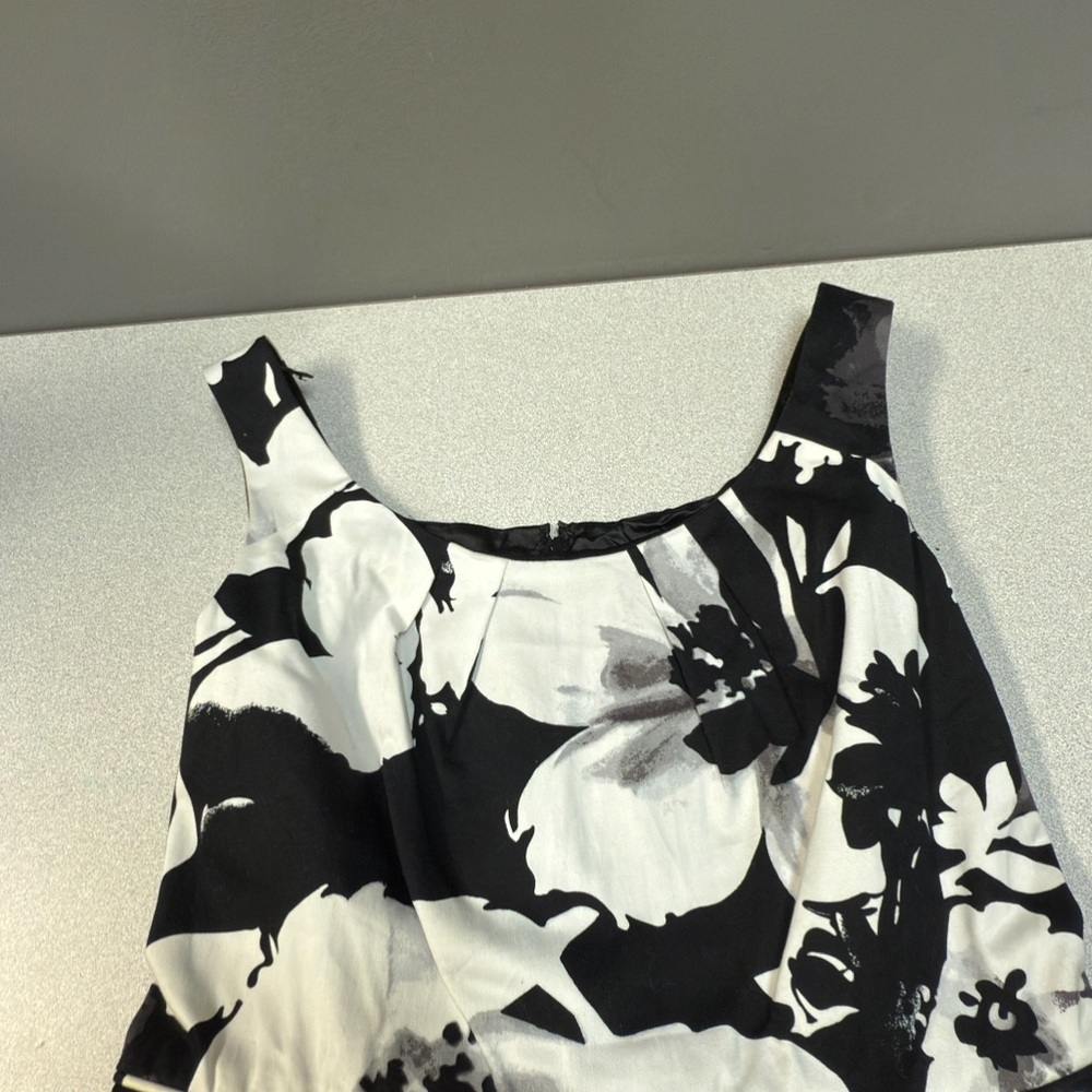White House Black Market Monochrome Floral Dress Sz 8 - Picture 12 of 12